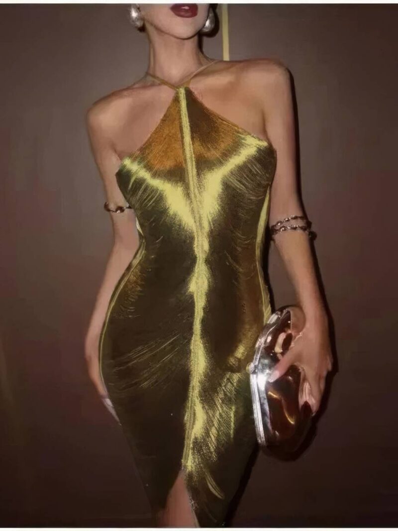 Robe Dorée Courte Métallisée Moulante Col Halter Fendue Soirée Chic