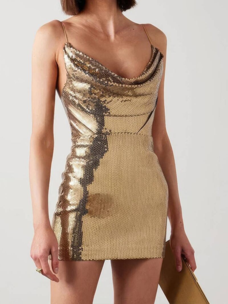 Robe Dorée Courte Sequins Col Drapé Bretelles Fines Dos Plongeant Soirée