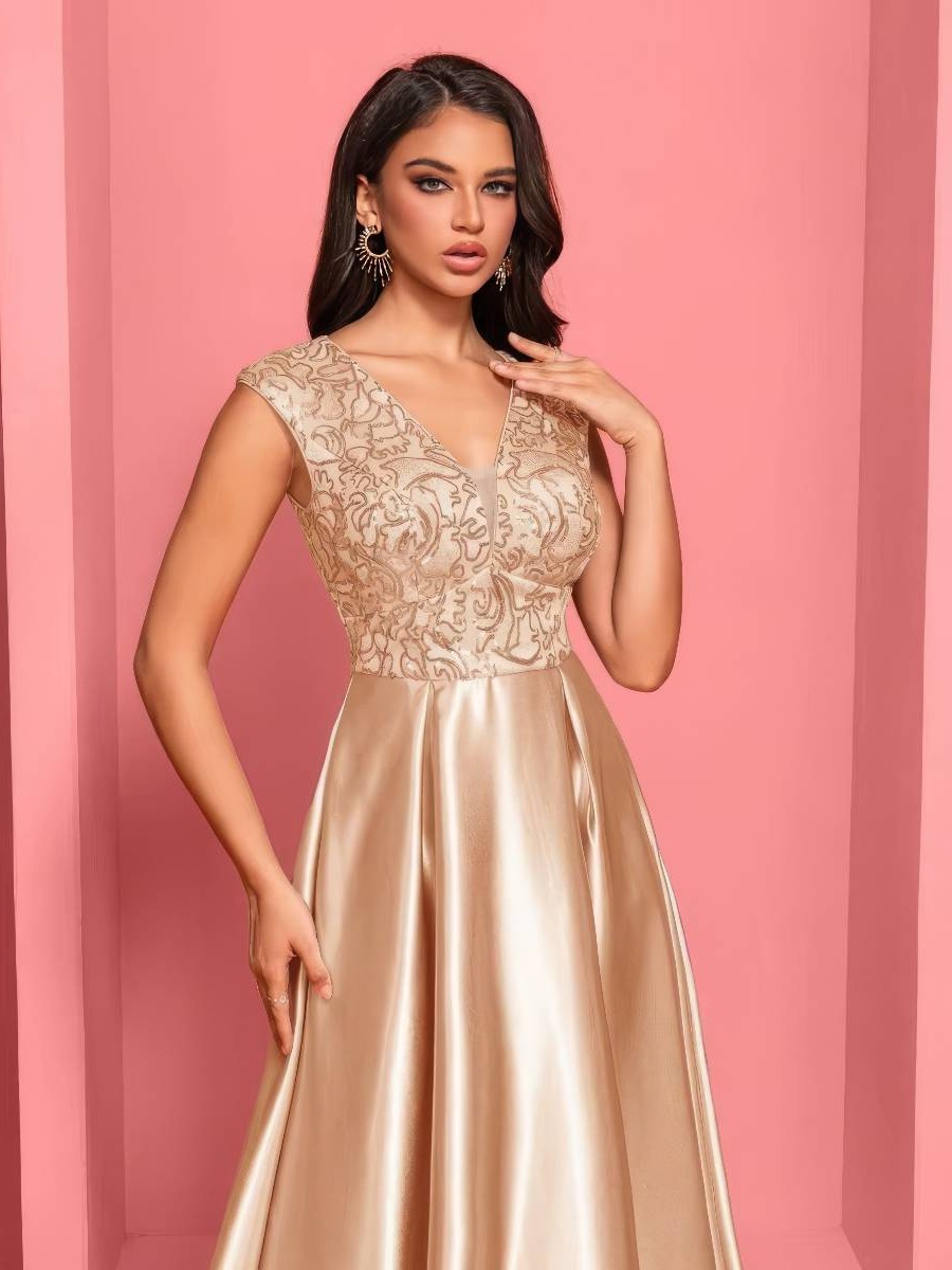 Robe élégante satin doré soirée glamour