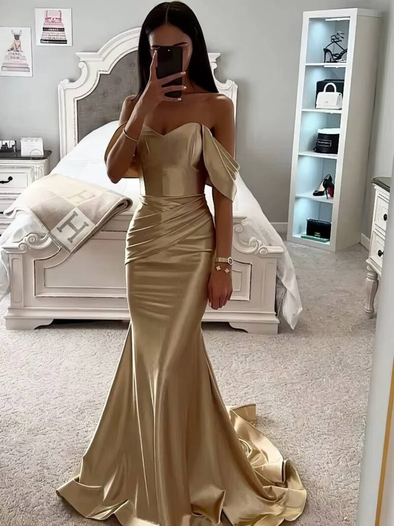 Robe Dorée Longue Satin Sirène Bustier Cœur Épaules Dénudées Drapée Traîne
