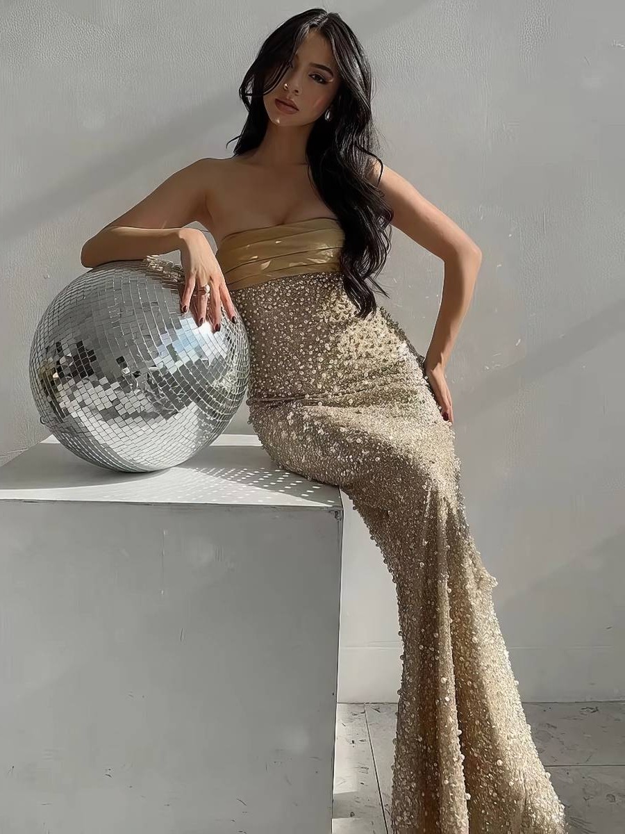 Élégante robe dorée pour soirée gala