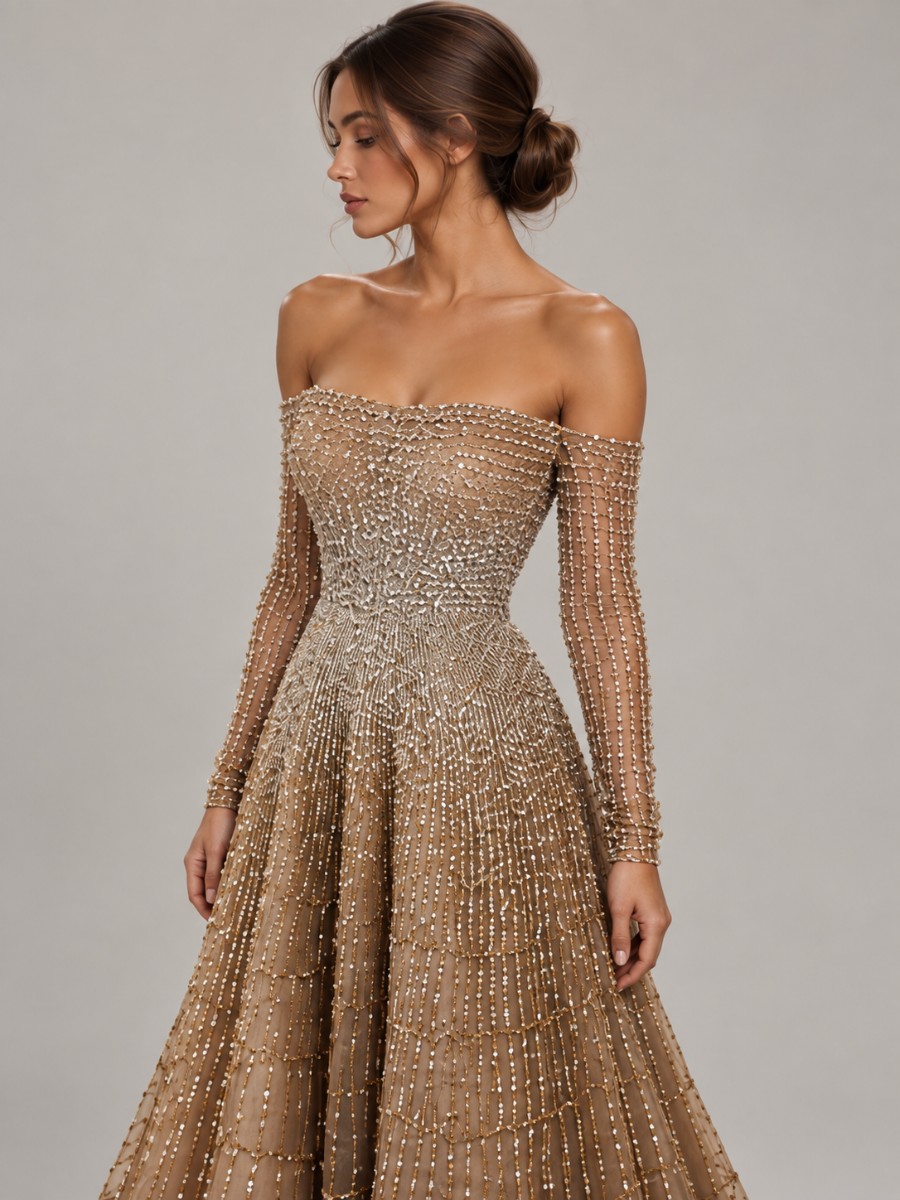 Robe champagne pailletée épaules dénudées vue de trois quarts