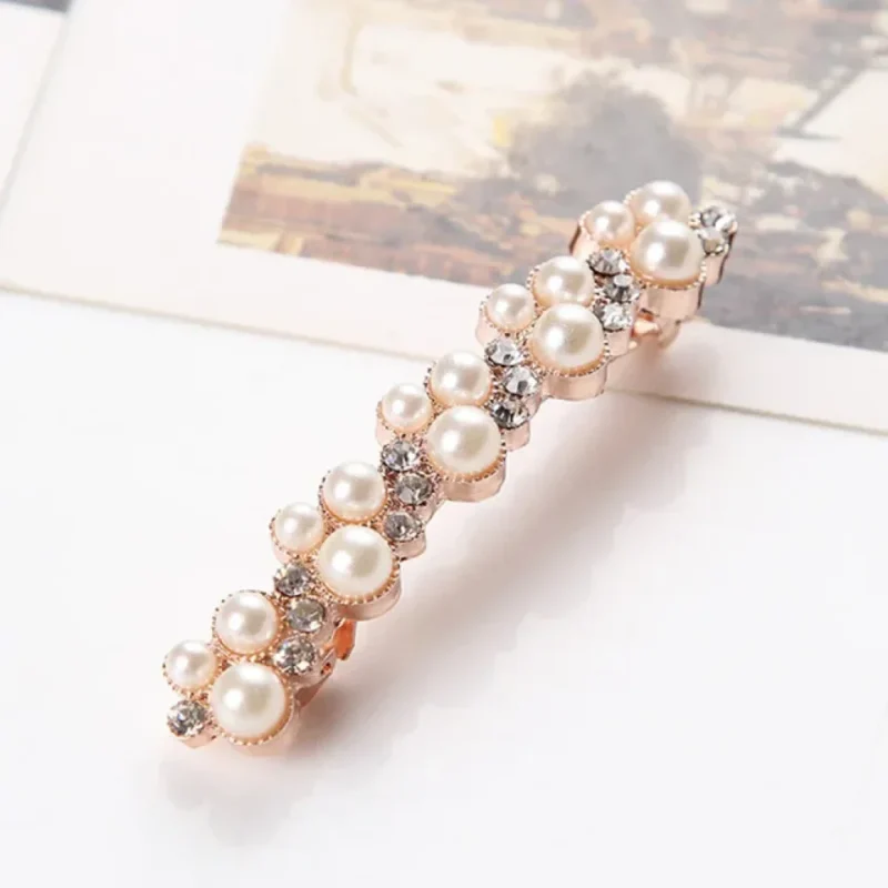 Barrette dorée ornée de perles et de cristaux