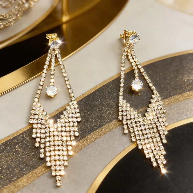 Boucles d'oreilles clips dorées art déco à franges de strass