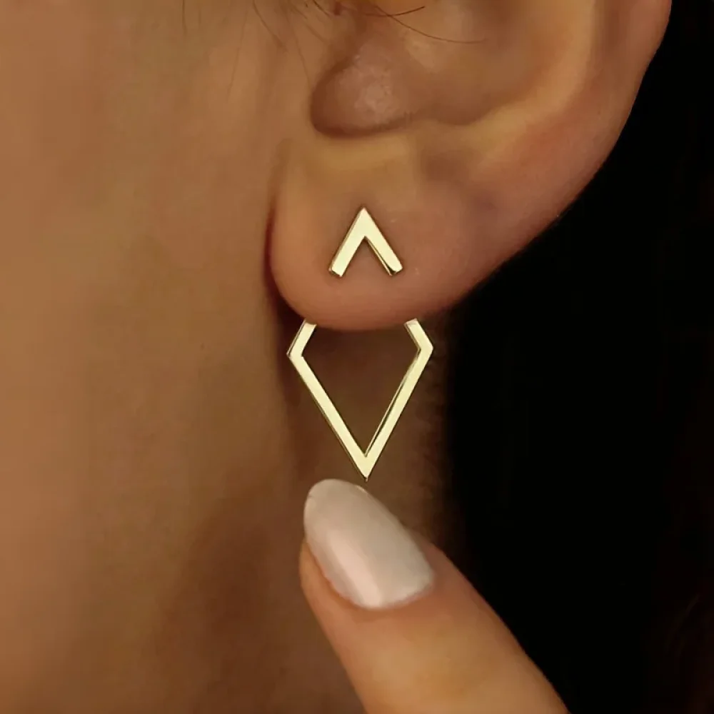 Boucle d'oreille dorée devant-derrière, chevron et losange portés