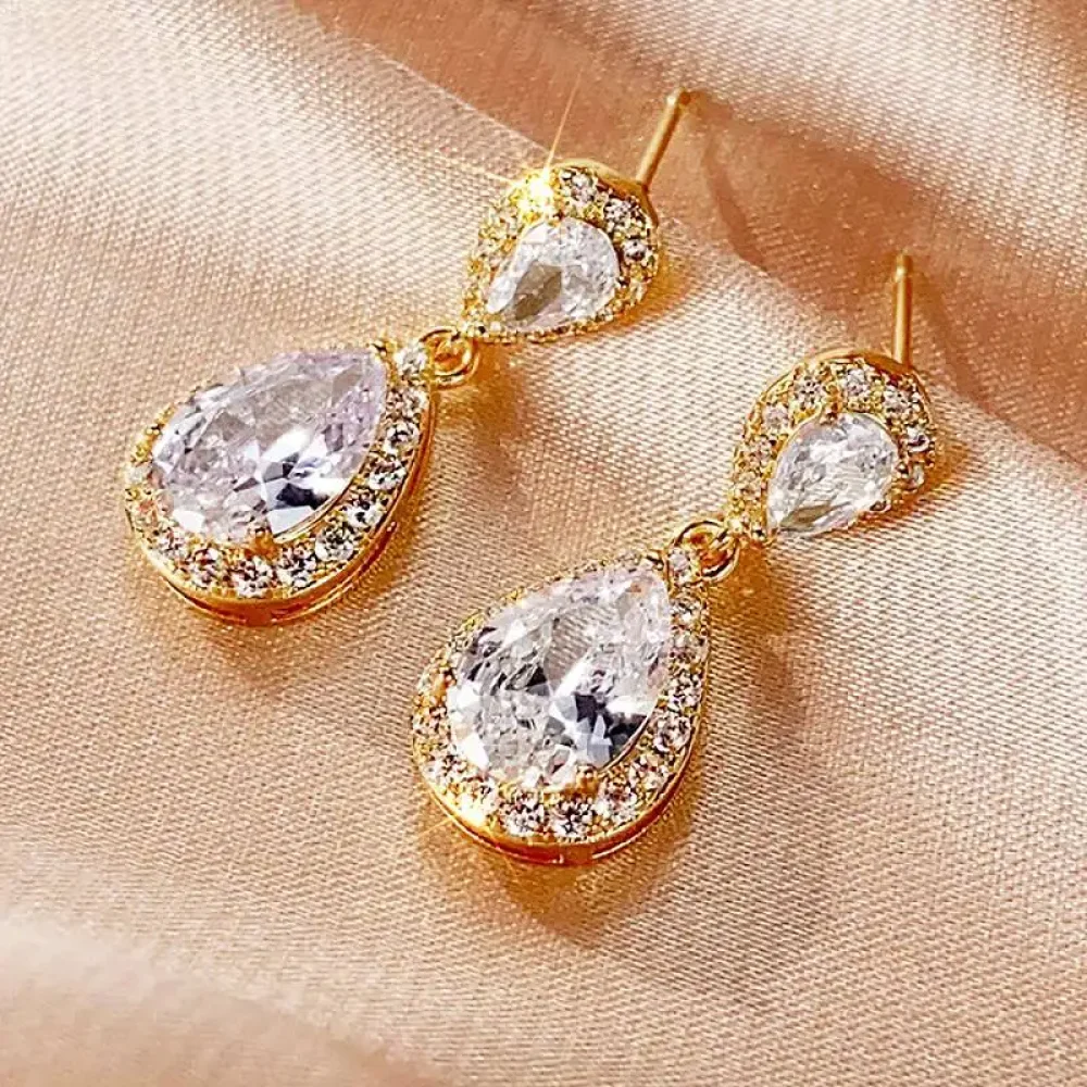 Boucles d'oreilles dorées double goutte de cristal cerclée de zircons