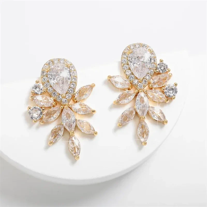 Boucles d'oreilles dorées goutte et marquises en zircons pour mariage