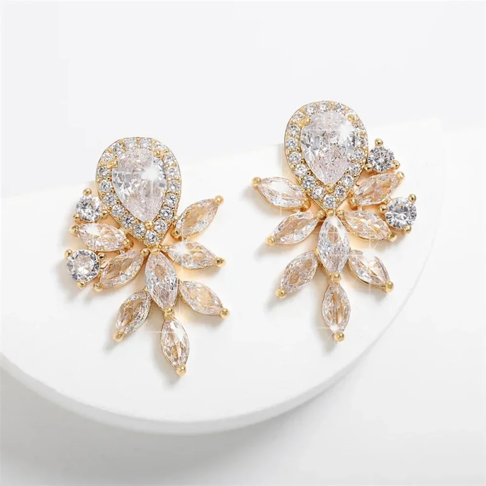 Boucles d'oreilles dorées goutte et marquises en zircons pour mariage