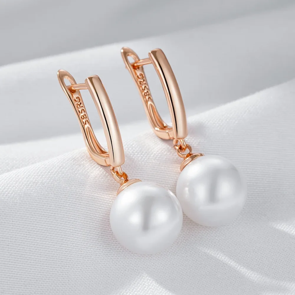 Boucles d'oreilles grosse perle or rose, vue de profil