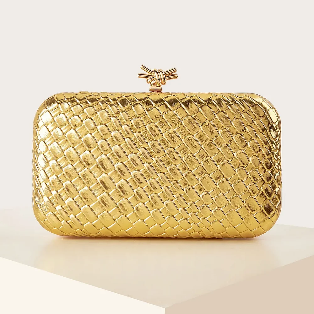 Minaudière dorée effet tressé à fermoir bijou